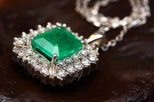 blur-close-up-diamonds-1458867 - copia